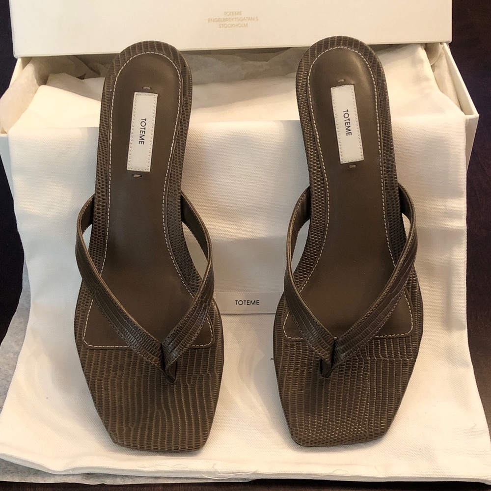 Toteme Dark Olive Square-Toe Leather Thong Mules